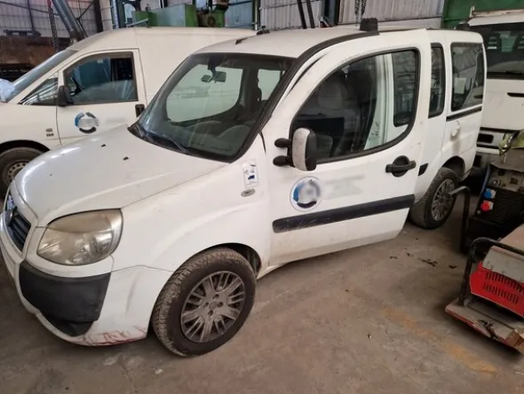 4#7142 Autocarro Fiat Doblò