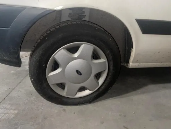 1#7910 Autocarro Ford Fiesta