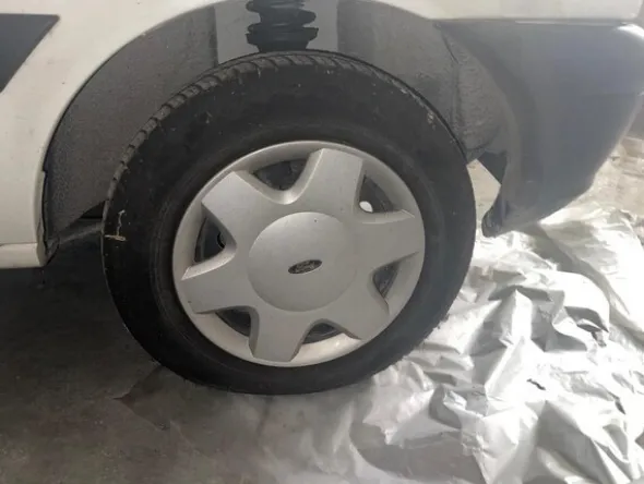 1#7910 Autocarro Ford Fiesta