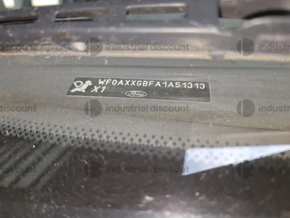 10#9200 Autocarro Ford Transit cassonato