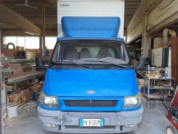 10#9200 Autocarro Ford Transit cassonato