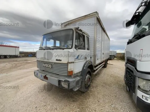 1#9768 Autocarro Iveco