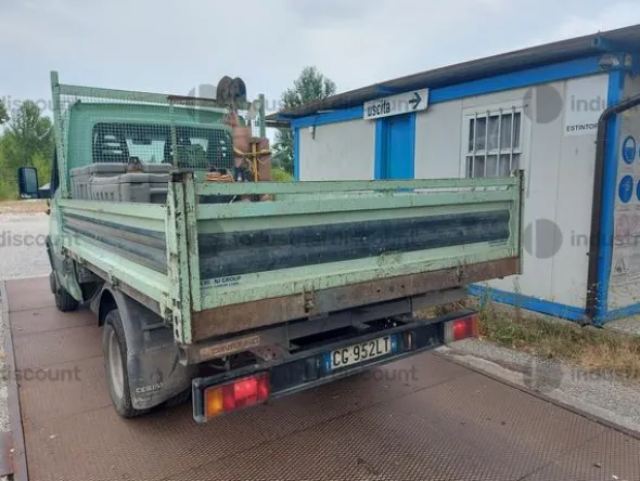 59#8980 Autocarro Iveco 35A