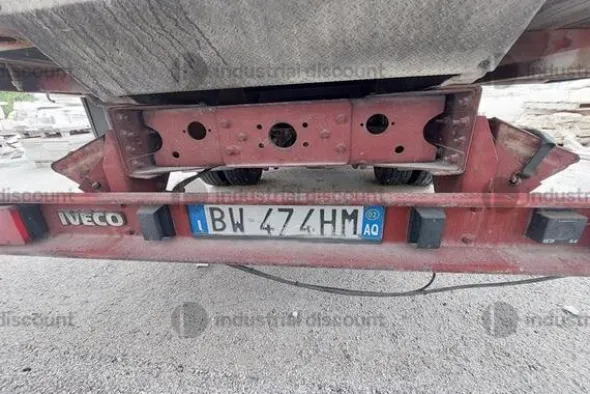 4#6485 Autocarro Iveco con gru