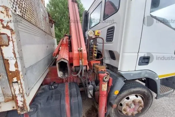 4#6485 Autocarro Iveco con gru