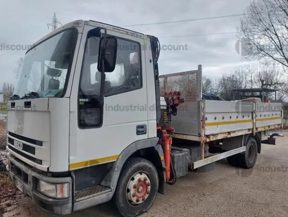 4#6485 Autocarro Iveco con gru