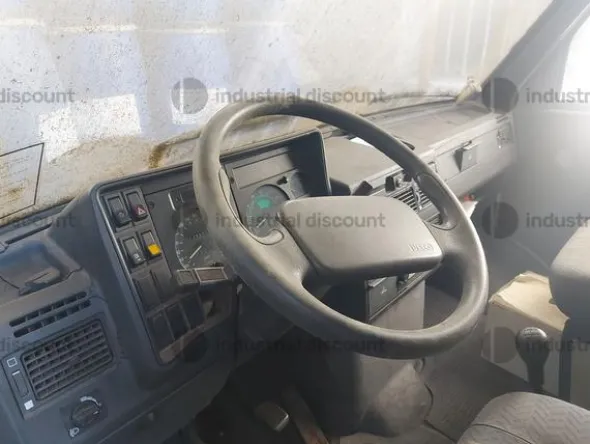 52#9898 Autocarro Iveco Daily