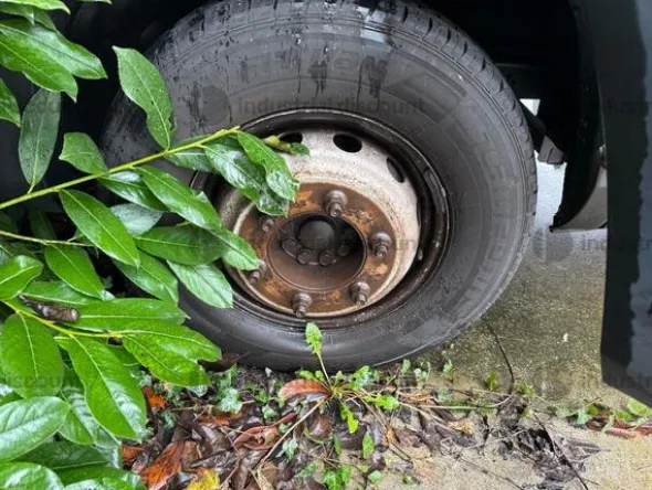 9#9826 Autocarro Iveco Daily