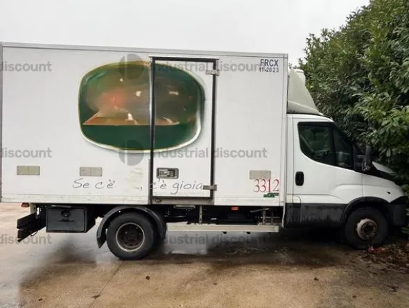 9#9826 Autocarro Iveco Daily