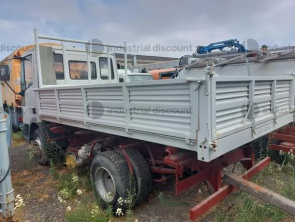 8#9578 Autocarro Iveco E18