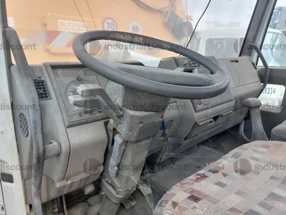 8#9578 Autocarro Iveco E18