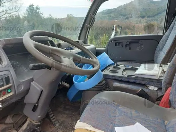 1#9100 Autocarro Nissan