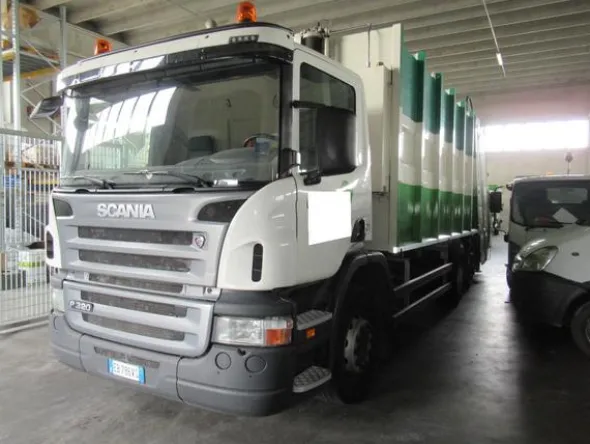 29#3561 Autocompattatore Scania P 320
