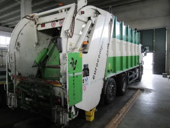 29#3561 Autocompattatore Scania P 320