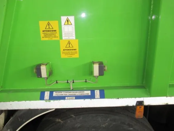 29#3561 Autocompattatore Scania P 320