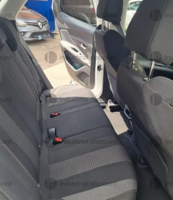 1#9554 Automobile Peugeot 3008
