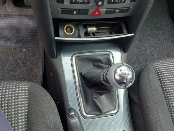 1#8136 Automobile Peugeot 407 SW