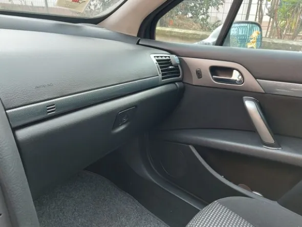 1#8136 Automobile Peugeot 407 SW