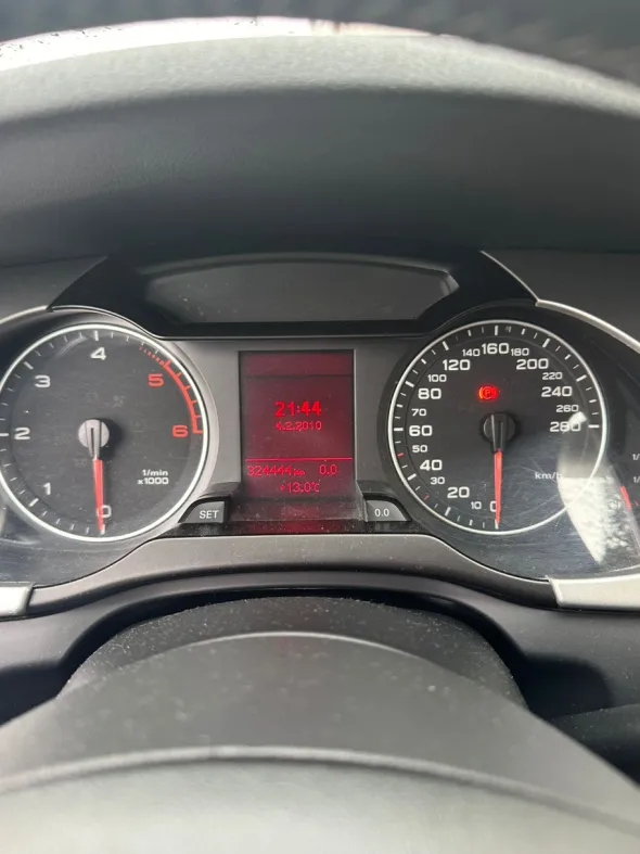 Autovettura Audi A4 – targa EJ826FB