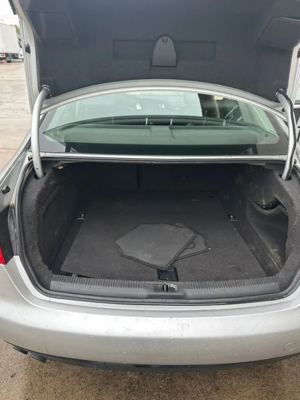 Autovettura Audi A4 – targa EJ826FB