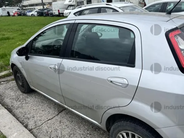 4#9948 Autovettura Fiat Punto