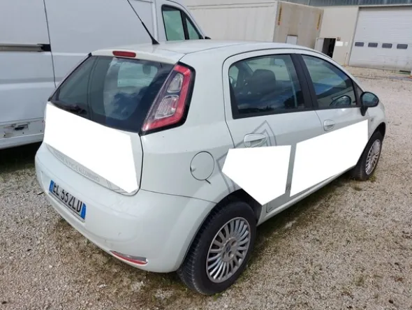 8#8245 Autovettura Fiat Punto