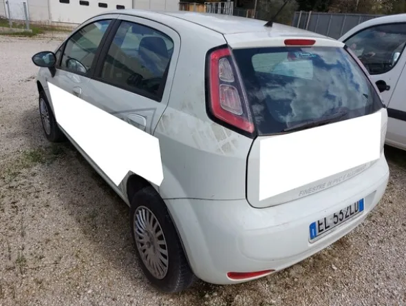 8#8245 Autovettura Fiat Punto