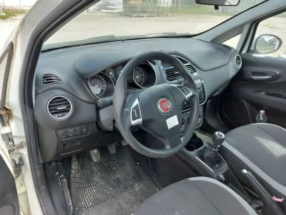 8#8245 Autovettura Fiat Punto