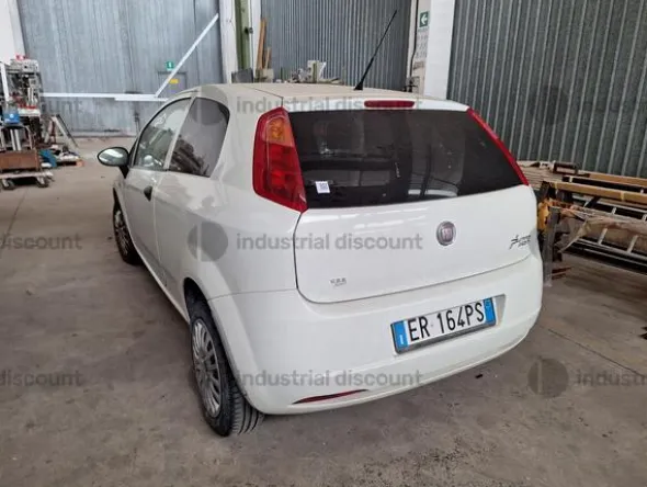 98#9186 Autovettura Fiat Punto Van