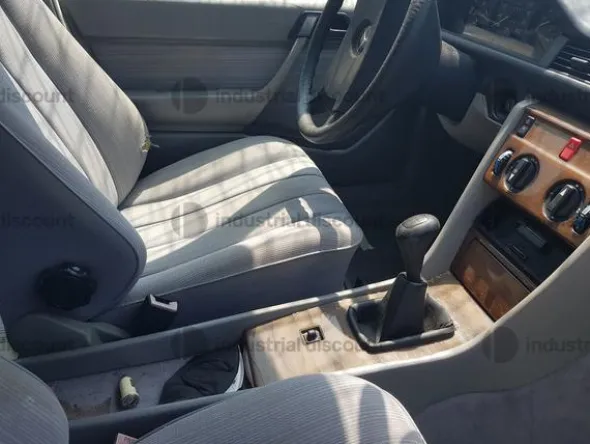 6#9498 Autovettura Mercedes 200e