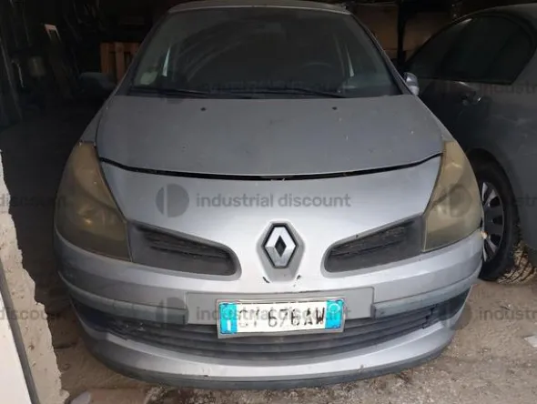 2#8749 Autovettura Renault Clio