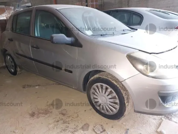 2#8749 Autovettura Renault Clio