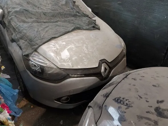 6#5809 Autovettura Renault Clio