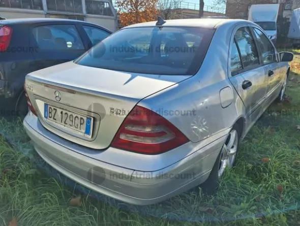 32#8738 Autovetture Ford e Mercedes Benz