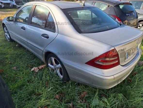 32#8738 Autovetture Ford e Mercedes Benz