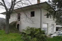 #18960 Azienda agricola con terreni