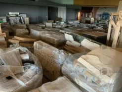 1#9188 Bancali di materiali vari tra cui piastrelle mobili e accessori da bagno