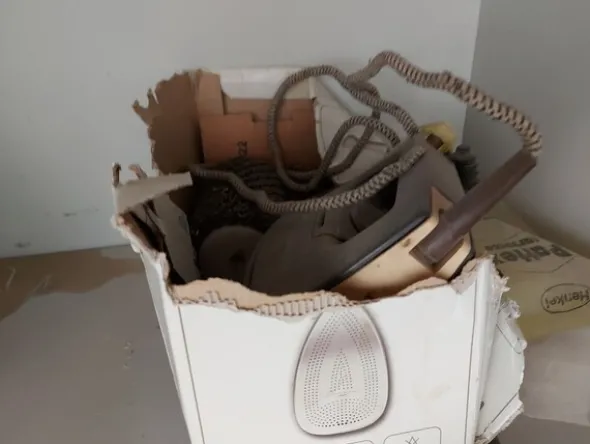 6#8426 Banchi da lavoro con accessori e ricambi per mobili