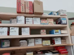 6#8426 Banchi da lavoro con accessori e ricambi per mobili