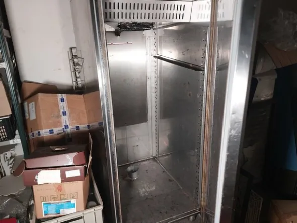 1#8062 Banco frigo Antartika e rastrelliere