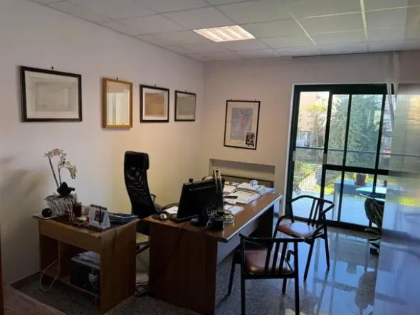 #2638457 Bari Ufficio Via Don Guanella 15/G con posto auto