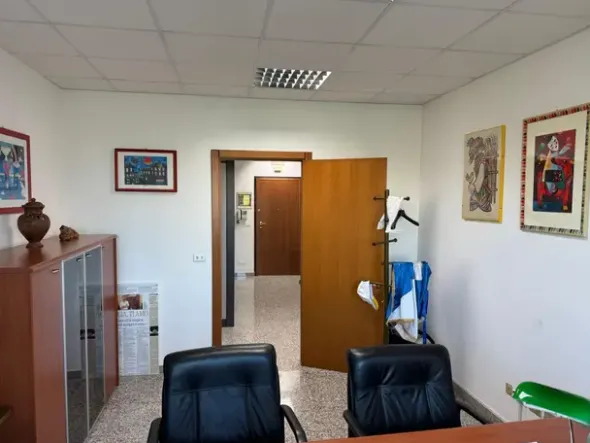 #2638457 Bari Ufficio Via Don Guanella 15/G con posto auto