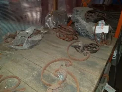 4#3765 Barre forate e pannelli martellati