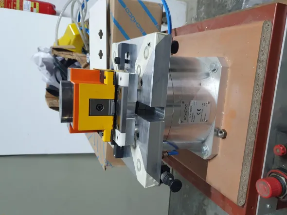 BASE PRESSA + ADATTORI E ACCESSORI PER INFISSI