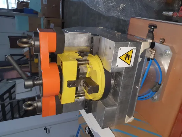 BASE PRESSA + ADATTORI E ACCESSORI PER INFISSI