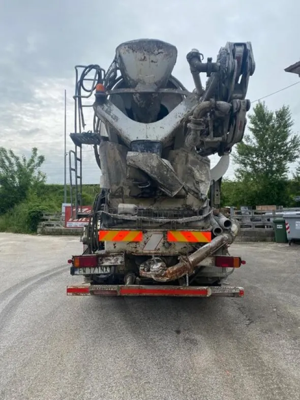 5#7894 Betonpompa Astra