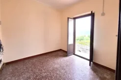 #23604 Bottega commerciale con alloggio e veranda