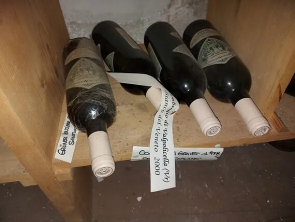 2#8228 Bottiglie di vino
