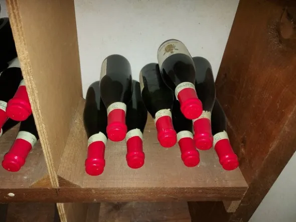 2#8228 Bottiglie di vino