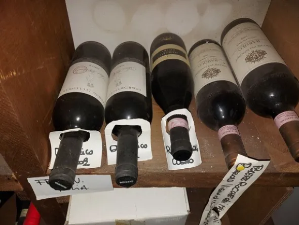 2#8228 Bottiglie di vino